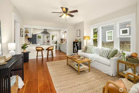 Living - 2001 Rainier Ave, Everett, WA 98201 photo 1 of 2