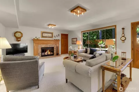 Living - 14525 26th Dr SE, Mill Creek, WA 98012 photo 4 of 6