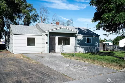 112 W Loop Dr, Moses Lake, WA 98837