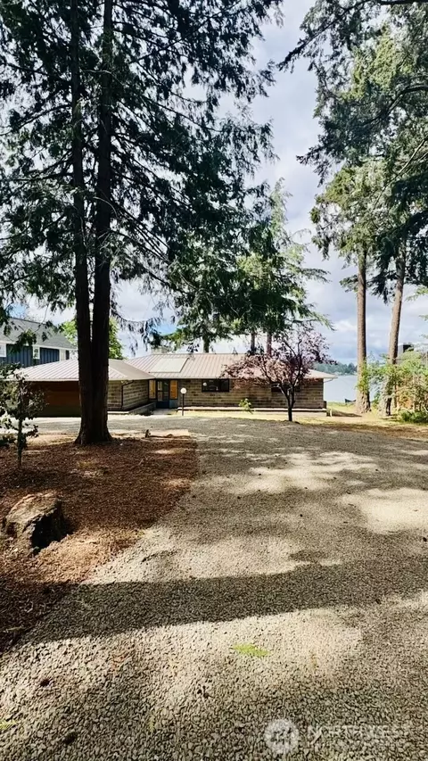 3557 Pleasant Beach Dr NE, Bainbridge Island, WA 98110