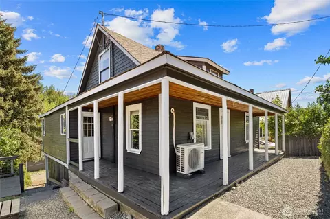 401 S 1st St, Roslyn, WA 98941