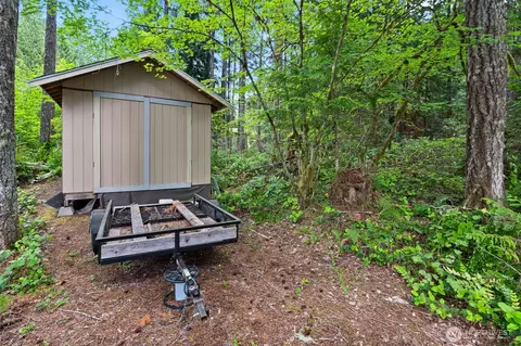 531 N Fairway Dr W, Hoodsport, WA 98548