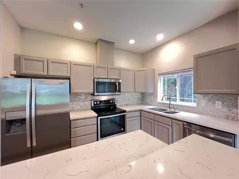 10025 9th Ave W #D-101, Everett, WA 98204