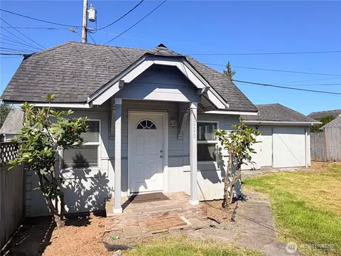 Exterior - 2220 Summit Ave, Everett, WA 98201 photo 6 of 7