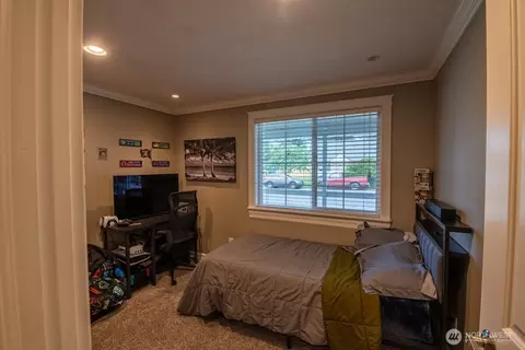 Bedroom - 13716 59th Ave SE, Everett, WA 98208 photo 2 of 3
