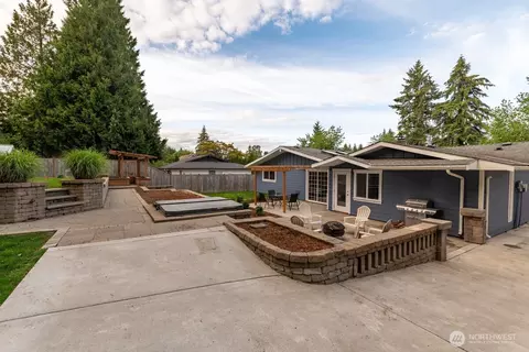 Exterior - 13716 59th Ave SE, Everett, WA 98208 photo 3 of 10