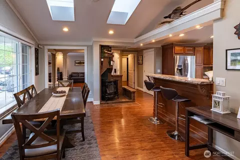 Dining - 13716 59th Ave SE, Everett, WA 98208 photo 1 of 2
