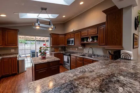 Kitchen - 13716 59th Ave SE, Everett, WA 98208 photo 2 of 4