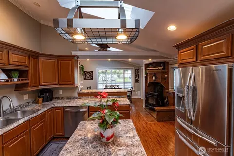 Kitchen - 13716 59th Ave SE, Everett, WA 98208 photo 1 of 4