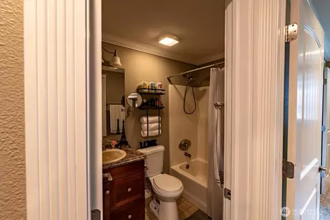 Bath - 13716 59th Ave SE, Everett, WA 98208 photo 1 of 1