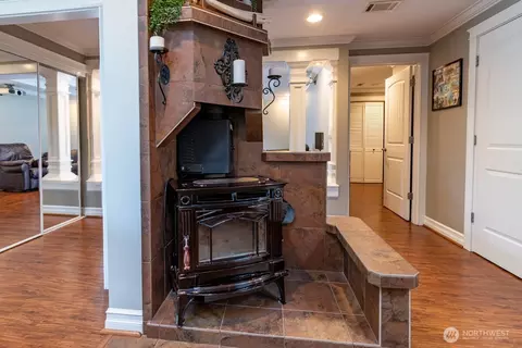 Entry Way - 13716 59th Ave SE, Everett, WA 98208 photo 3 of 4