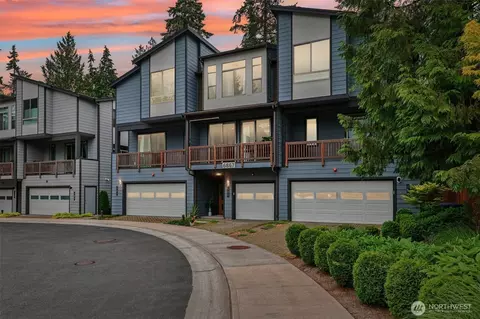 6867 NE 170th St #102, Kenmore, WA 98028