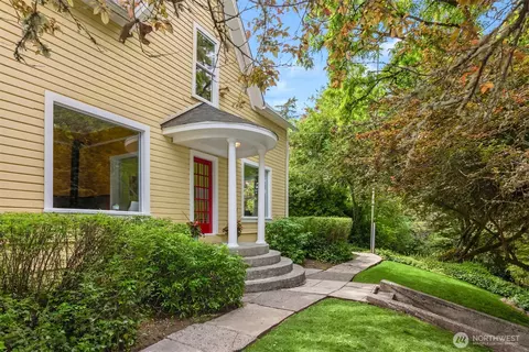 8395 NE Oddfellows, Bainbridge Island, WA 98110