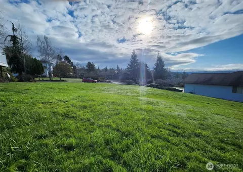 3023 Pawnee Dr, Bremerton, WA 98310