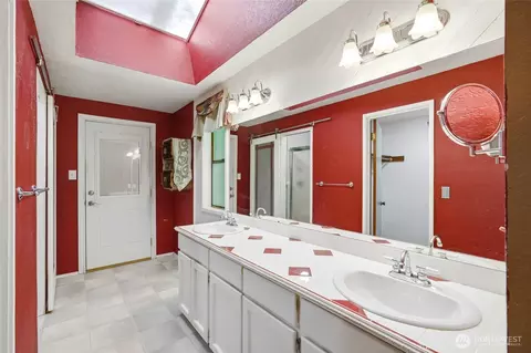 Bath - 2905 211th St SE, Bothell, WA 98021 photo 1 of 5