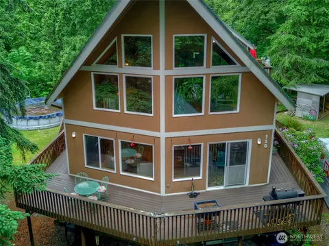 115 Kahlua Ct, Camano Island, WA 98282