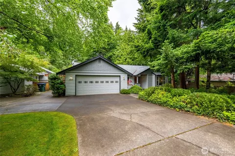 526 S 39th St, Bellingham, WA 98229