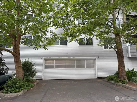 555 N 105th St #202, Seattle, WA 98133