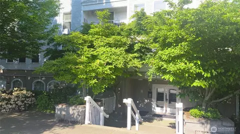 2522 Rucker Ave #407, Everett, WA 98201