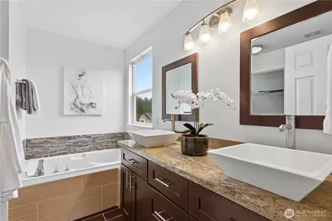 Bath - 18 167th Pl SW, Bothell, WA 98012 photo 2 of 5
