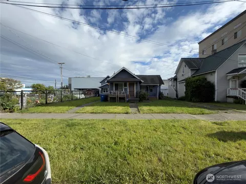 1409 NW 54th St, Seattle, WA 98107