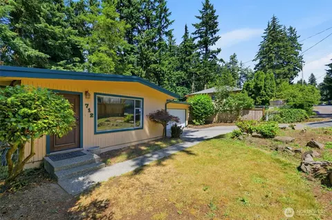 712 NE 198th St, Shoreline, WA 98155