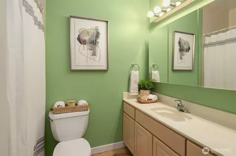 Bath - 405 240th St SW, Bothell, WA 98021 photo 3 of 4