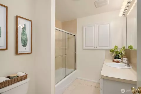 Bath - 405 240th St SW, Bothell, WA 98021 photo 2 of 4