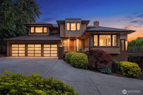 7842 NE 10th St, Medina, WA 98039