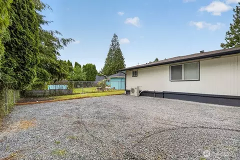 Exterior - 11622 4th Ave W, Everett, WA 98204 photo 5 of 7
