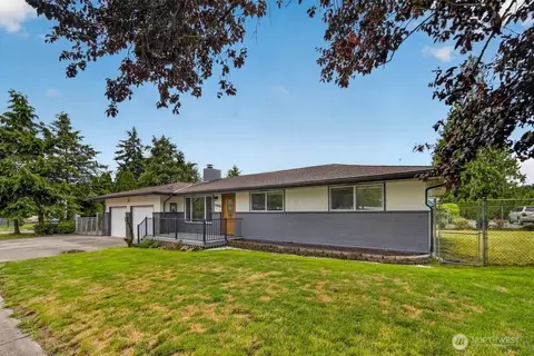 Exterior - 11622 4th Ave W, Everett, WA 98204 photo 6 of 7