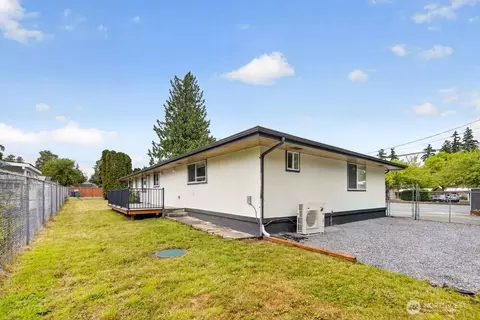 Exterior - 11622 4th Ave W, Everett, WA 98204 photo 4 of 7
