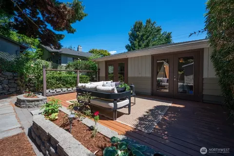 9515 Linden Ave N, Seattle, WA 98103