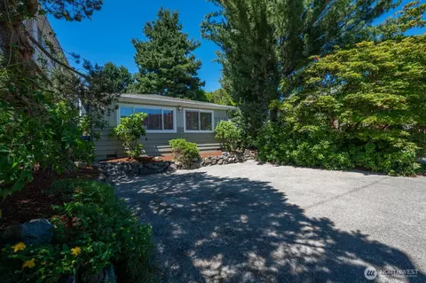 9515 Linden Ave N, Seattle, WA 98103