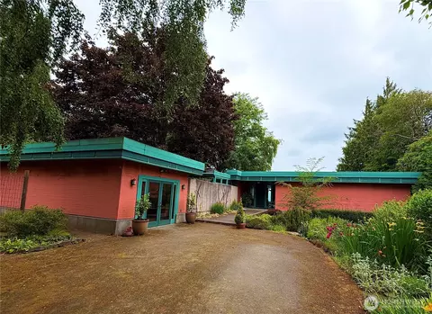 10710 SW Cowan Rd, Vashon, WA 98070