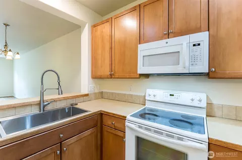 Kitchen - 61 Snapdragon Ln, Sequim, WA 98382 photo 3 of 3