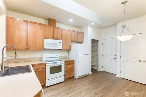 Kitchen - 61 Snapdragon Ln, Sequim, WA 98382 photo 2 of 3