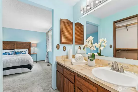 Bath - 2631 170th St SE, Bothell, WA 98012 photo 2 of 4
