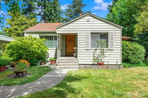 236 SW 131st St, Burien, WA 98146