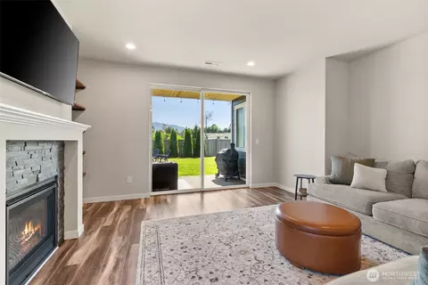 Living - 3489 Division St, Enumclaw, WA 98022 photo 2 of 2
