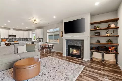 Living - 3489 Division St, Enumclaw, WA 98022 photo 1 of 2
