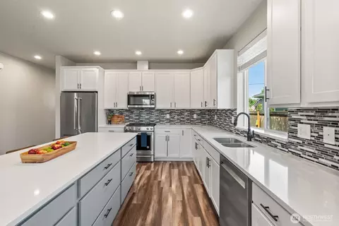 Kitchen - 3489 Division St, Enumclaw, WA 98022 photo 3 of 3
