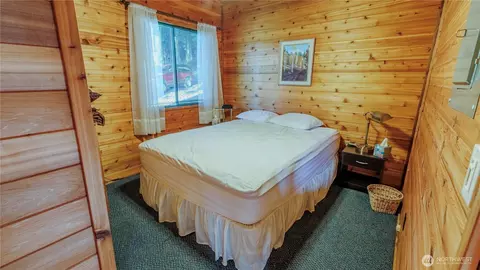 Bedroom - 177 Blakely Dr, Blakely Island, WA 98222 photo 2 of 2