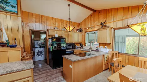 Kitchen - 177 Blakely Dr, Blakely Island, WA 98222 photo 1 of 1