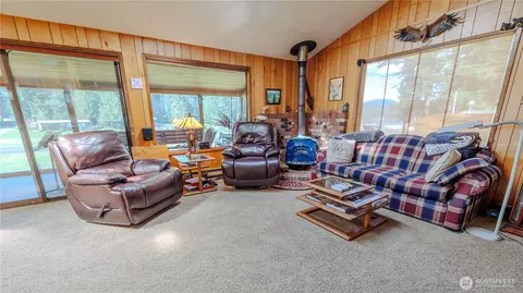Living - 177 Blakely Dr, Blakely Island, WA 98222 photo 2 of 3