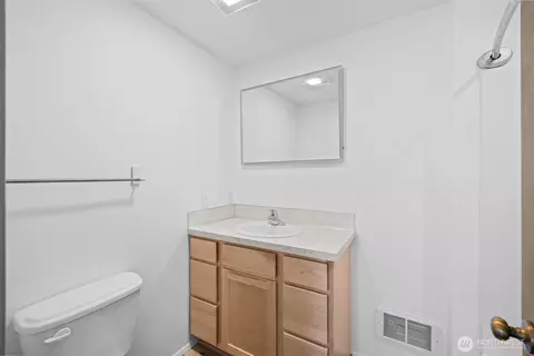 Bath - 137 Fairway Dr, Sequim, WA 98382 photo 2 of 3