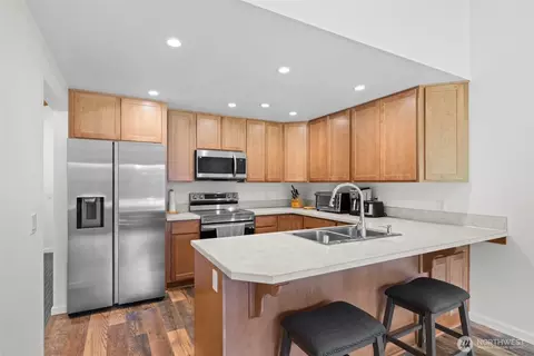 Kitchen - 137 Fairway Dr, Sequim, WA 98382 photo 2 of 3