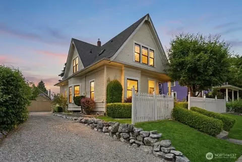 2415 F St, Bellingham, WA 98225