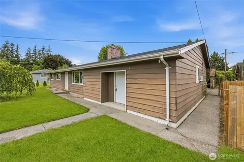 230 Cleveland Ave, Sumas, WA 98295