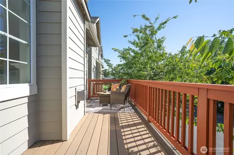 Exterior - 24112 40th Ave SE, Bothell, WA 98021 photo 2 of 5